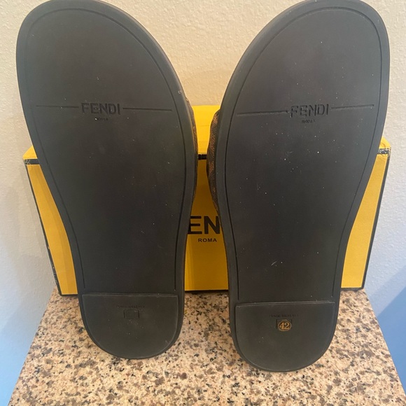 Fendi monogram slide. European size 42. Brand new with dust bag and box. $158 - Picture 3 of 3